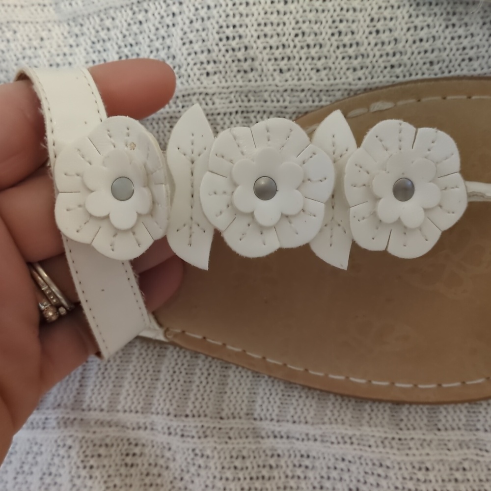 Stylish White B.O.C. Slingback Sandals with Floral Accent - Picture 12 of 12
